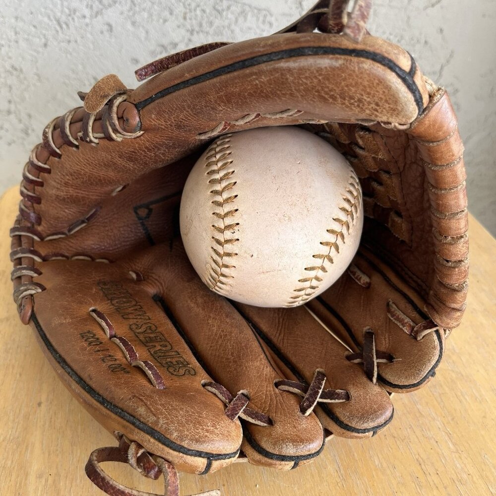 Nike Dri-Fit Show Series Diamond Ready 1200 12" Baseball Glove RHT Softball Ball